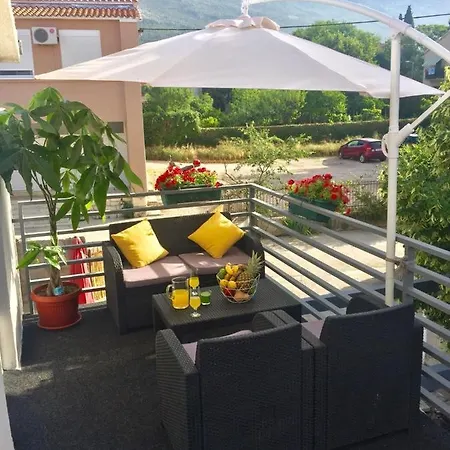 Sunflower-Beautiful Modern Apt W Terrace&Garden Apartment