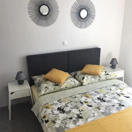 Apartment Sunflower-Beautiful Modern Apt W Terrace&Garden