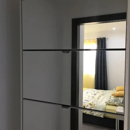Sunflower-Beautiful Modern Apt W Terrace&Garden *