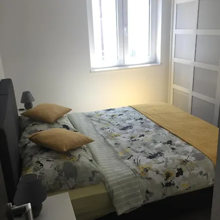 Apartment Sunflower-Beautiful Modern Apt W Terrace&Garden *