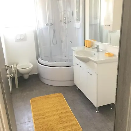 Sunflower-Beautiful Modern Apt W Terrace&Garden * Kastela
